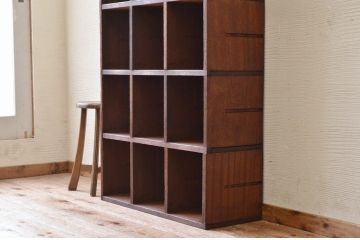 アンティーク家具　使い込まれたアンティークマス目棚5(飾り棚、陳列棚、下駄箱)