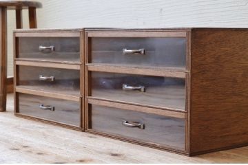 アンティーク家具　1970年代前面がアクリル板の引き出し箱2個セット3