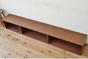 アンティーク家具　古い木の横長ローボード
