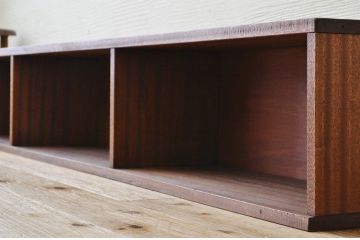 アンティーク家具　古い木の横長ローボード