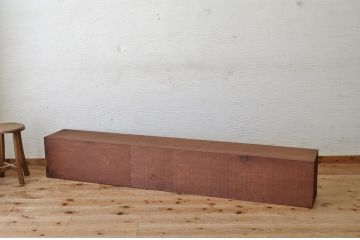 アンティーク家具　古い木の横長ローボード