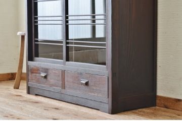 アンティーク家具　★使い込まれたアンティーク下駄箱(収納棚)
