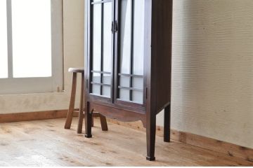アンティーク家具　アンティーク　古い洋館の上質なコーナーキャビネット