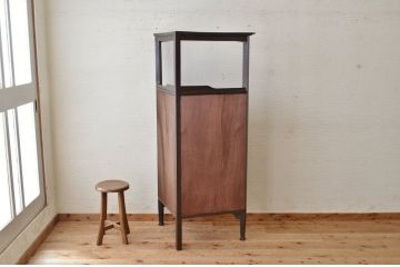 アンティーク家具　アンティーク　古い洋館の上質なコーナーキャビネット