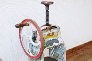 アンティーク雑貨　レトロなデザインの古いかき氷機