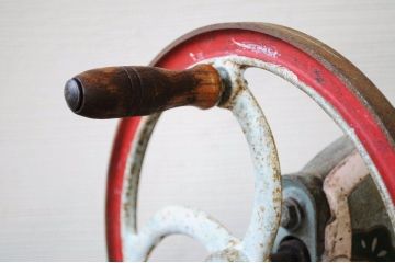 アンティーク雑貨　レトロなデザインの古いかき氷機