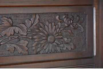 アンティーク家具　豪華　明治時代の洋館で使われていた彫刻総栗材国産特大キャビネット