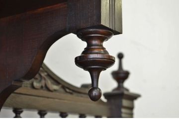 アンティーク家具　豪華　明治時代の洋館で使われていた彫刻総栗材国産特大キャビネット