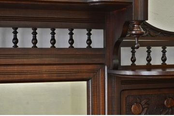 アンティーク家具　豪華　明治時代の洋館で使われていた彫刻総栗材国産特大キャビネット