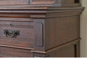 アンティーク家具　豪華　明治時代の洋館で使われていた彫刻総栗材国産特大キャビネット