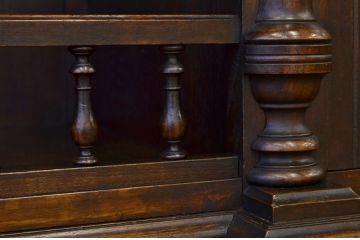 アンティーク家具　豪華　明治時代の洋館で使われていた彫刻総栗材国産特大キャビネット