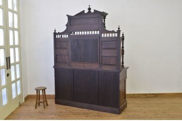 アンティーク家具　豪華　明治時代の洋館で使われていた彫刻総栗材国産特大キャビネット