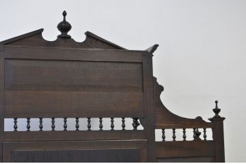 アンティーク家具　豪華　明治時代の洋館で使われていた彫刻総栗材国産特大キャビネット