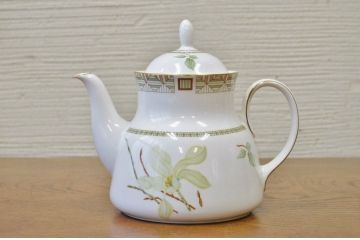 アンティーク雑貨　○ロイヤルドルトンホワイトナイルティーポット
