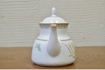 アンティーク雑貨　○ロイヤルドルトンホワイトナイルティーポット