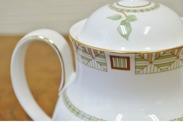アンティーク雑貨　○ロイヤルドルトンホワイトナイルティーポット