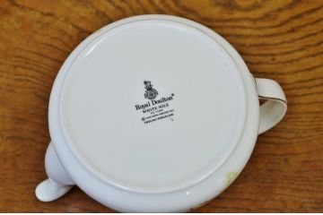 アンティーク雑貨　○ロイヤルドルトンホワイトナイルティーポット