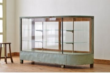アンティーク家具　ペンキの剥げたR型アンティークガラスケース(ショーケース)