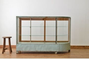 アンティーク家具　ペンキの剥げたR型アンティークガラスケース(ショーケース)