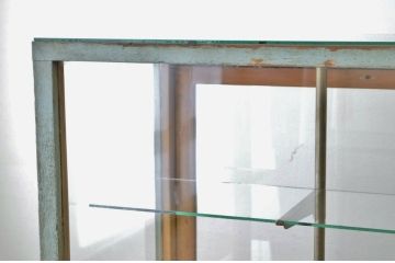 アンティーク家具　ペンキの剥げたR型アンティークガラスケース(ショーケース)