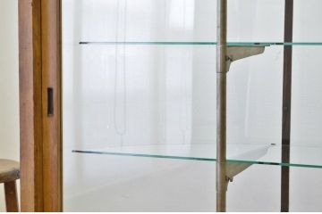 アンティーク家具　ペンキの剥げたR型アンティークガラスケース(ショーケース)