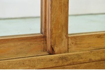 アンティーク家具　ペンキの剥げたR型アンティークガラスケース(ショーケース)