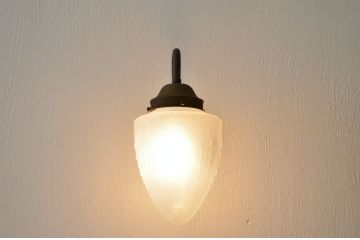 素敵なデザイン!古い洋館のオパールガラス壁掛け照明