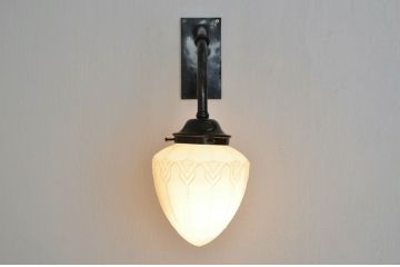 素敵な雰囲気!古い洋館の乳白ガラスの外灯(電笠)