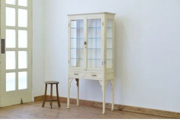 アンティーク家具　ペンキの剥げたアンティークケビント2(ガラスケース)