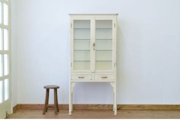 アンティーク家具　ペンキの剥げたアンティークケビント2(ガラスケース)