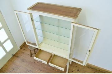 アンティーク家具　ペンキの剥げたアンティークケビント2(ガラスケース)