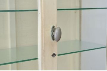 アンティーク家具　ペンキの剥げたアンティークケビント2(ガラスケース)