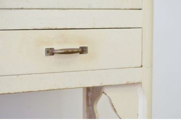 アンティーク家具　ペンキの剥げたアンティークケビント2(ガラスケース)