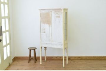 アンティーク家具　ペンキの剥げたアンティークケビント2(ガラスケース)