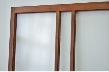 古い木のダイヤガラスドア(扉)