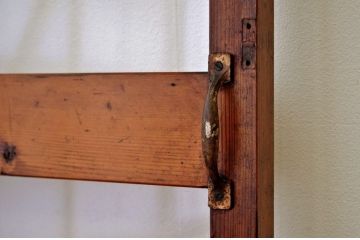 古い木のダイヤガラスドア(扉)