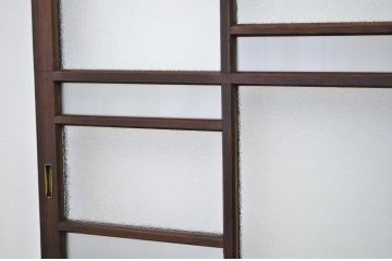 素敵なデザイン!幅の狭い変わり型ガラス戸2枚