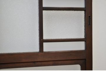 素敵なデザイン!幅の狭い変わり型ガラス戸2枚