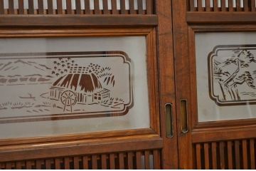 古民具　骨董　古い木の絵模様ガラス格子戸3枚セット(裏障子付き)