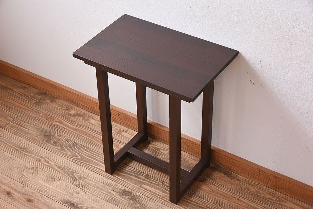 アンティーク家具　和製アンティーク　シンプルな古い木製サイドテーブル