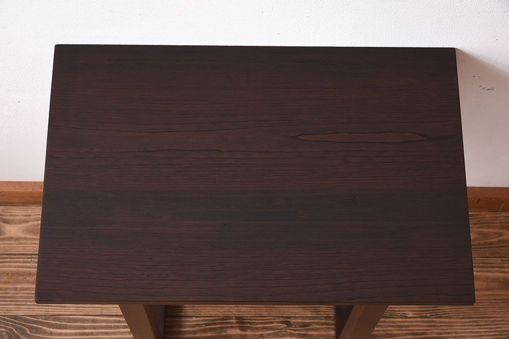 アンティーク家具　和製アンティーク　シンプルな古い木製サイドテーブル