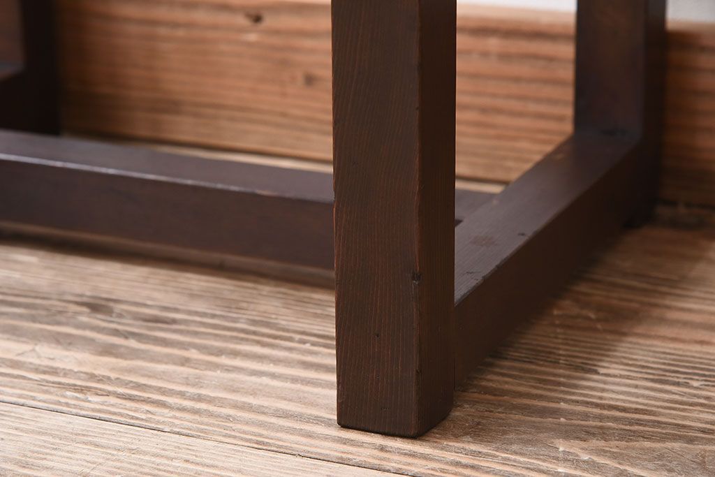 アンティーク家具　和製アンティーク　シンプルな古い木製サイドテーブル