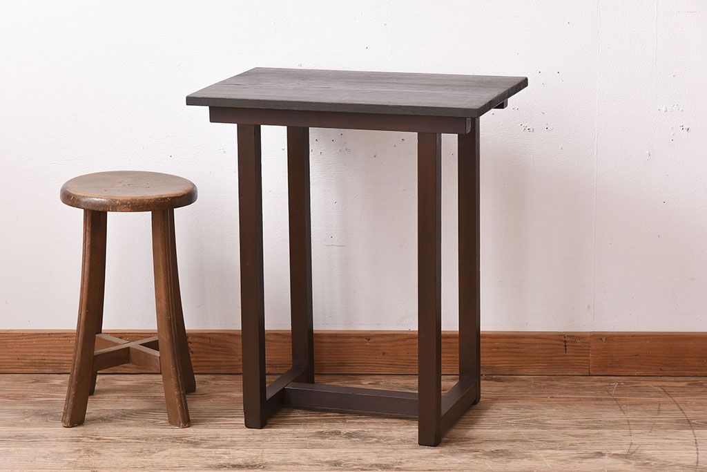 アンティーク家具　和製アンティーク　シンプルな古い木製サイドテーブル