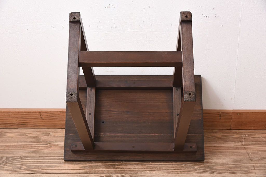 アンティーク家具　和製アンティーク　シンプルな古い木製サイドテーブル