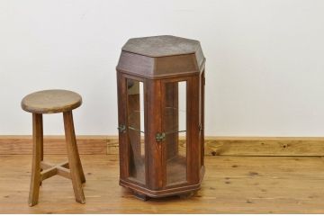 アンティーク家具　古いナラ材の六角回転ガラスケース(1)