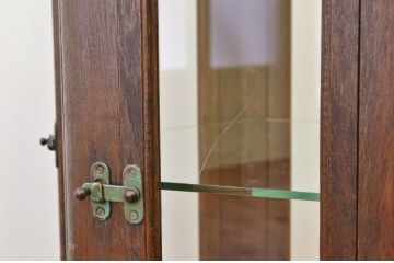アンティーク家具　古いナラ材の六角回転ガラスケース(1)