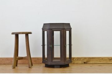 アンティーク家具　古いナラ材の六角回転ガラスケース(2)
