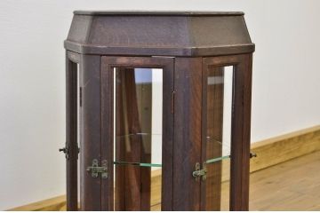 アンティーク家具　古いナラ材の六角回転ガラスケース(2)