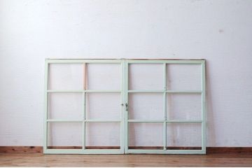 レトロ　古い学校のペンキの剥げた引き戸2枚セット3(窓)