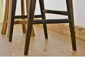 レトロ家具　レトロなデザインの小さなテーブル